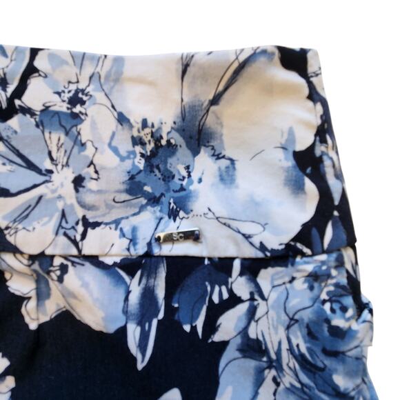 SC & Co. Floral Skort, Blue & White, 2 pockets, 17.5" length, sz XL Stretch - Picture 4 of 10